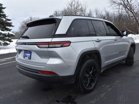 Used 2024 Jeep Grand Cherokee Altitude image 5