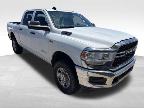 Used 2022 RAM 2500 Tradesman w/ Chrome Appearance Group AWD/4WD image 4
