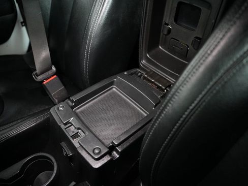 Used 2015 Jeep Wrangler Unlimited Sahara w/ Connectivity Group image 33