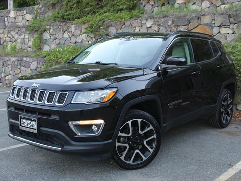 Used 2018 Jeep Compass Limited w/ Navigation Group AWD/4WD image 2