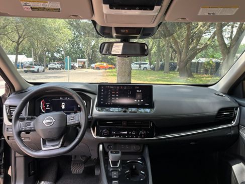 Used 2026 Nissan Rogue SL FWD image 35