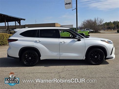 Used 2024 Toyota Highlander XSE image 17