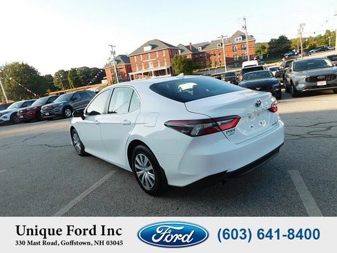 Used 2021 Toyota Camry LE image 6