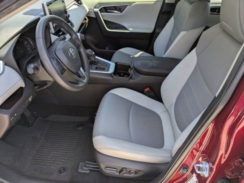 Used 2022 Toyota RAV4 Limited image 10