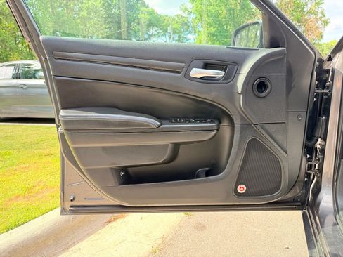 Used 2015 Chrysler 300 S RWD image 16
