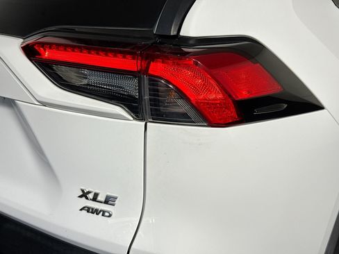 Used 2020 Toyota RAV4 XLE w/ Carpet Mat Package AWD/4WD image 34