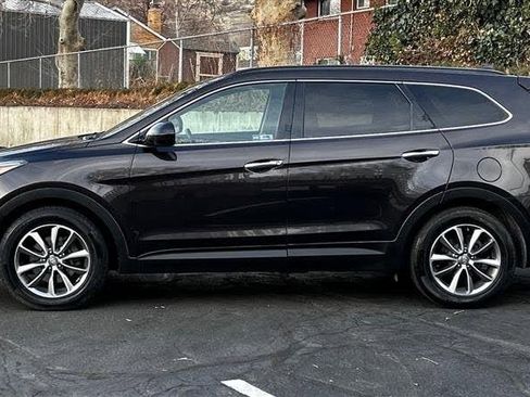 Used 2017 Hyundai Santa Fe SE AWD/4WD image 2