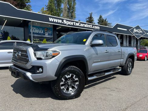 Used 2017 Toyota Tacoma TRD Off-Road w/ Tow Package AWD/4WD image 1
