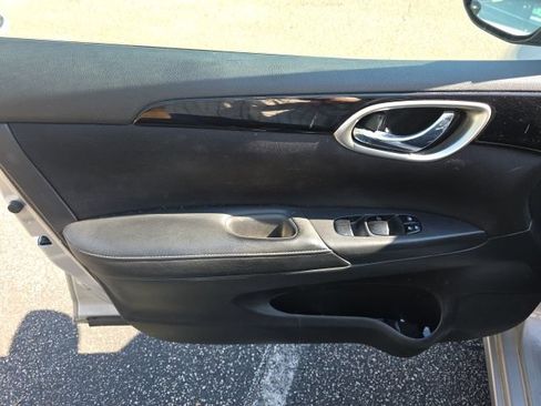 Used 2016 Nissan Sentra SV FWD image 11