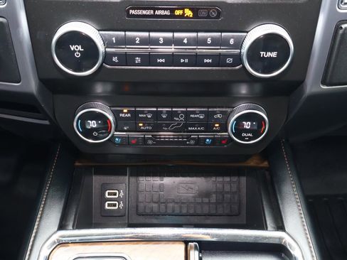 Used 2019 Ford Expedition Max Platinum image 31