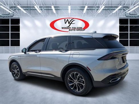 Used 2025 Lincoln Nautilus Premier w/ Equipment Group 102A image 5