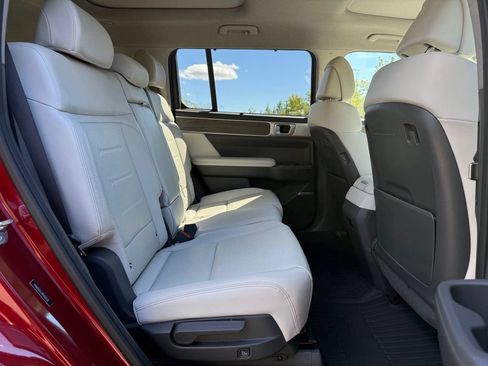 Used 2024 Hyundai Santa Fe Limited AWD/4WD image 18