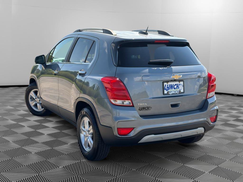 Used 2019 Chevrolet Trax LT w/ LT Convenience Package FWD image 2