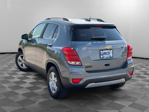 Used 2019 Chevrolet Trax LT w/ LT Convenience Package FWD image 2