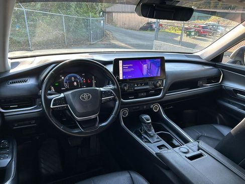 Used 2024 Toyota Grand Highlander AWD Hybrid image 14