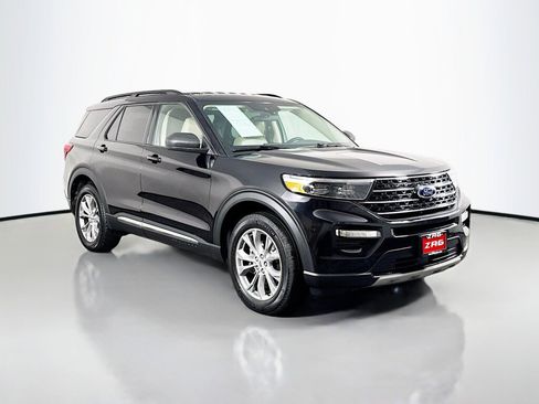 Used 2023 Ford Explorer XLT w/ Equipment Group 202A image 7