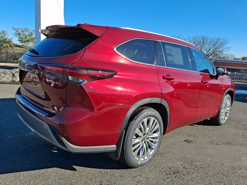 New 2026 Toyota Highlander Platinum image 6