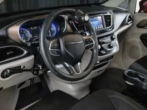 Used 2018 Chrysler Pacifica Touring Plus w/ Tire & Wheel Group image 3