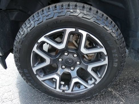 Used 2019 RAM 1500 Laramie AWD/4WD image 10