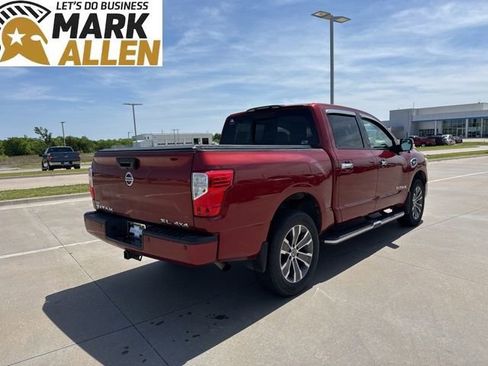 Used 2017 Nissan Titan SL image 5
