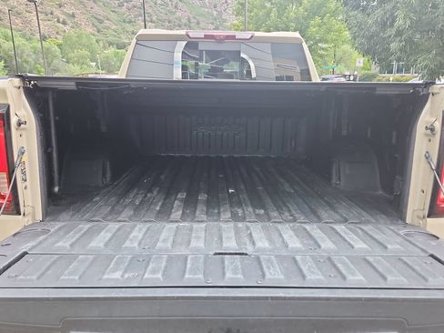 Used 2022 GMC Sierra 1500 AT4 w/ Technology Package AWD/4WD image 13