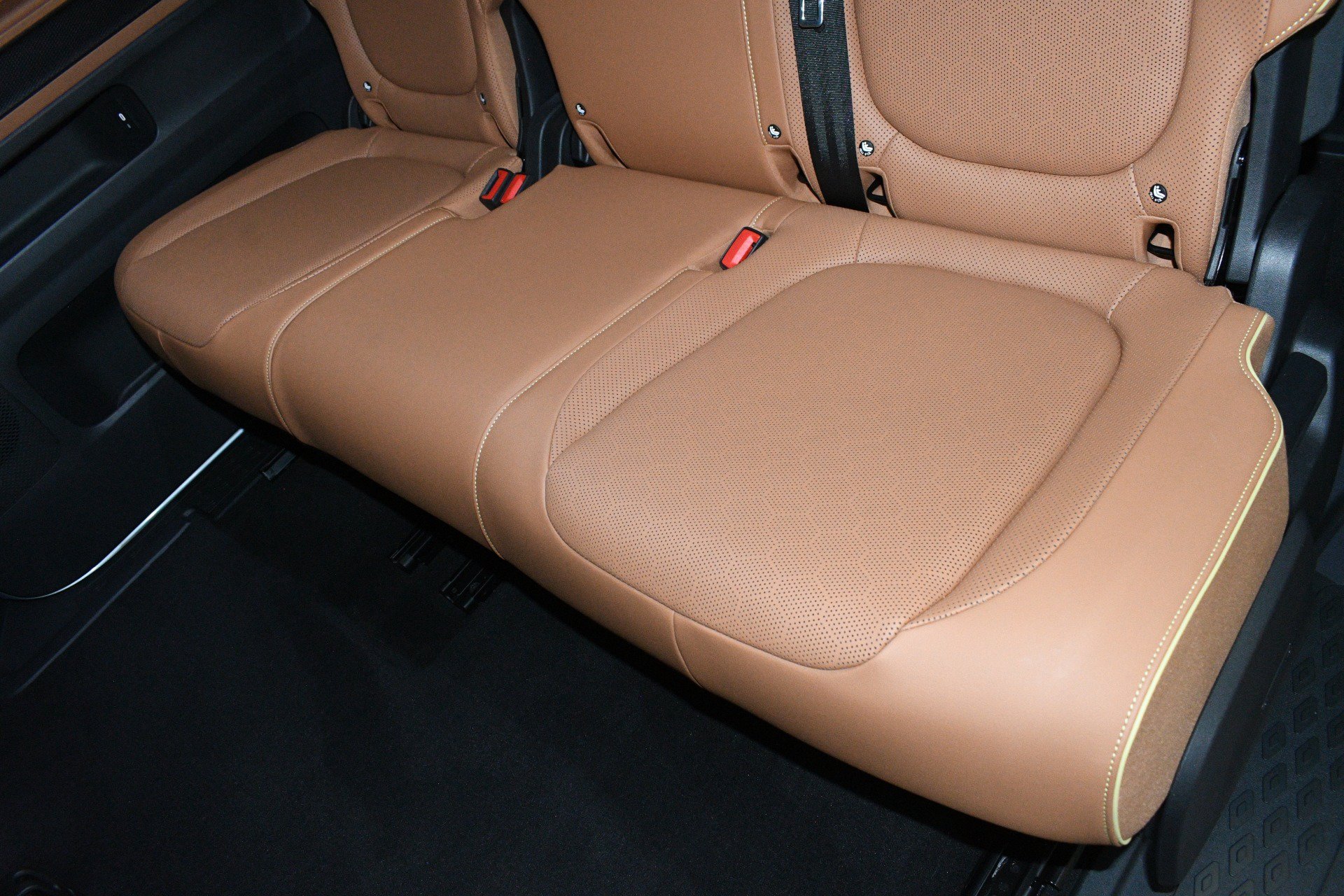 Used 2025 Volkswagen ID. Buzz Pro S RWD image 19