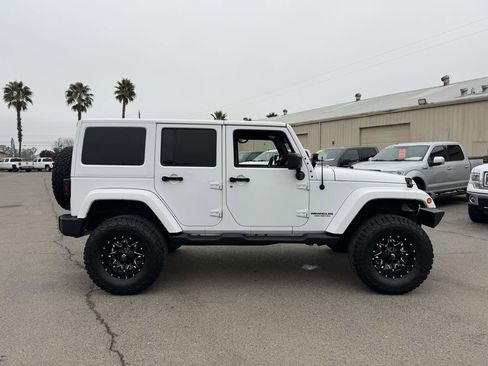 Used 2015 Jeep Wrangler Unlimited Sahara w/ Max Tow Package image 10