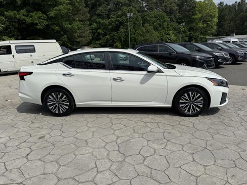 Used 2025 Nissan Altima 2.5 SV w/ SV Premium Package FWD image 18