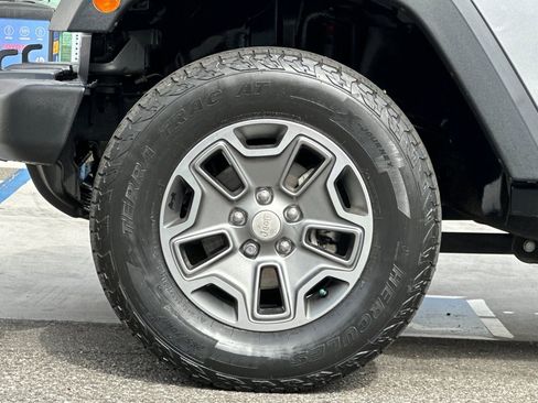Used 2018 Jeep Wrangler Unlimited Rubicon w/ Connectivity Group AWD/4WD image 24