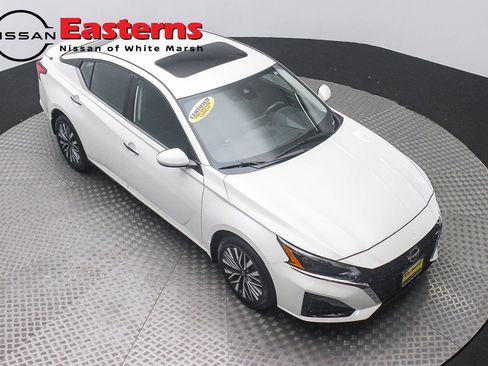 Used 2023 Nissan Altima 2.5 SV w/ SV Premium Package AWD/4WD image 3