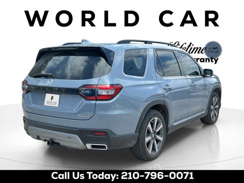 Used 2025 Honda Pilot Touring image 3