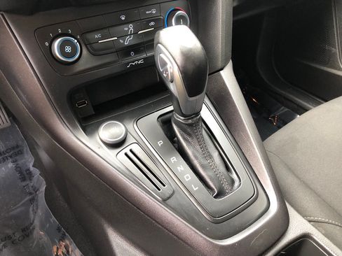 Used 2015 Ford Focus SE FWD image 24