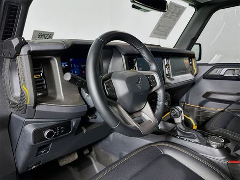 Used 2024 Ford Bronco Badlands w/ Sasquatch Package image 9