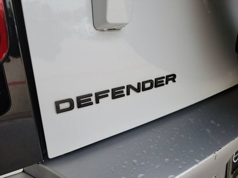 Used 2025 Land Rover Defender 110 S AWD/4WD image 8