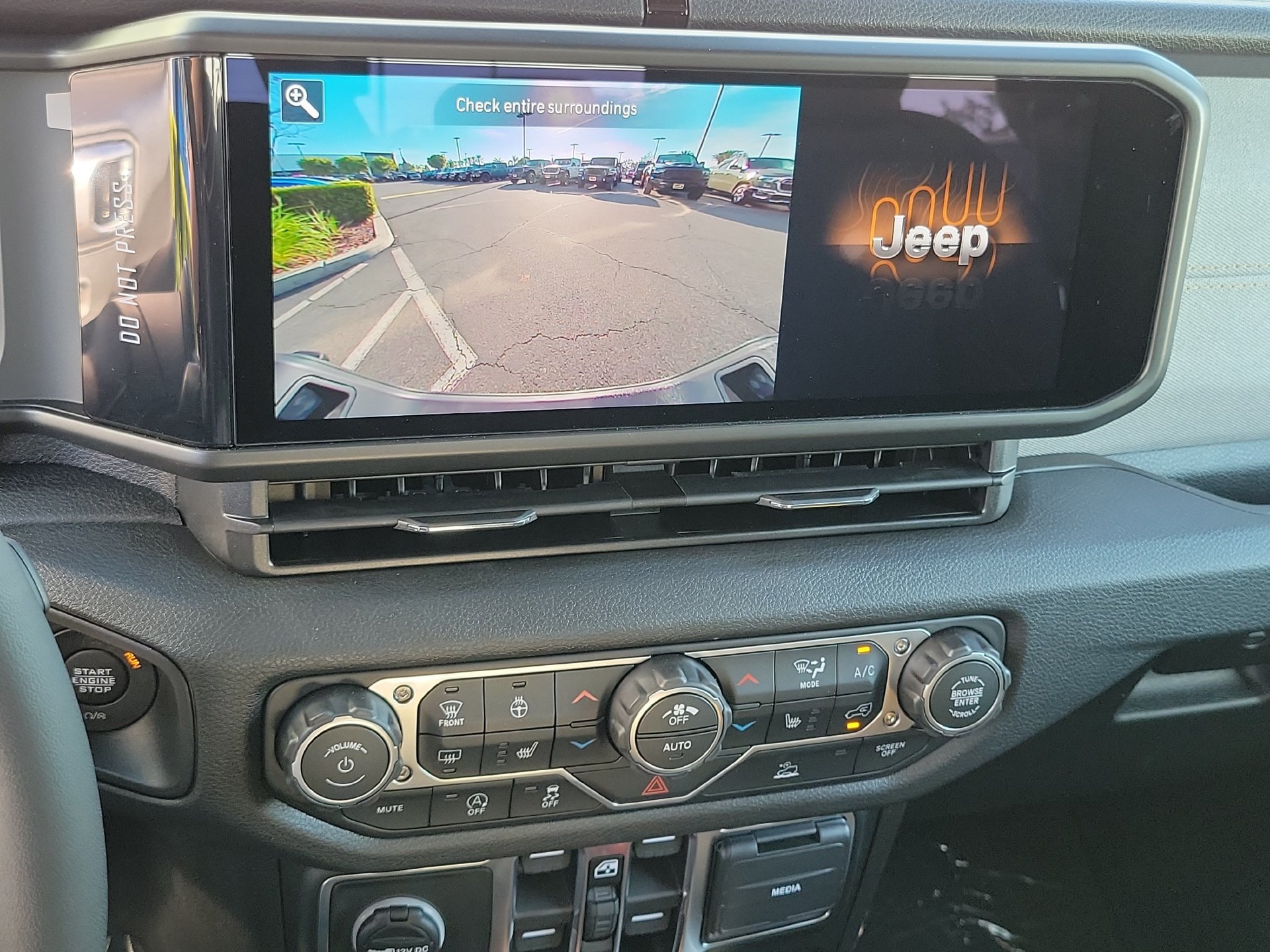 New 2026 Jeep Gladiator Mojave AWD/4WD image 9