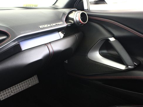 Used 2020 Ferrari 812 Superfast RWD image 46