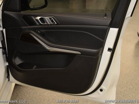 Used 2025 BMW X5 xDrive40i w/ M Sport Package AWD/4WD image 39