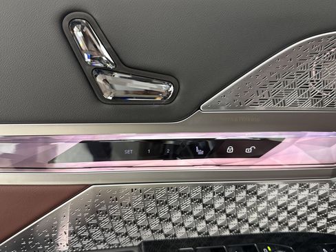 New 2025 BMW 760i xDrive w/ Premium Package image 21