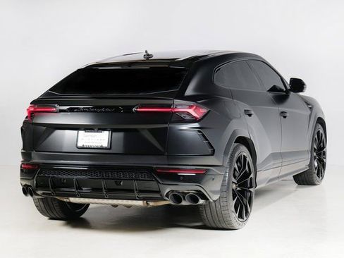 Used 2022 Lamborghini Urus image 2