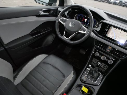 Certified 2022 Volkswagen Taos SEL image 9