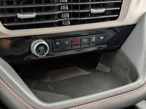 Used 2025 Ford Explorer Active image 36