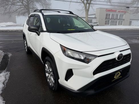 Used 2019 Toyota RAV4 LE image 3