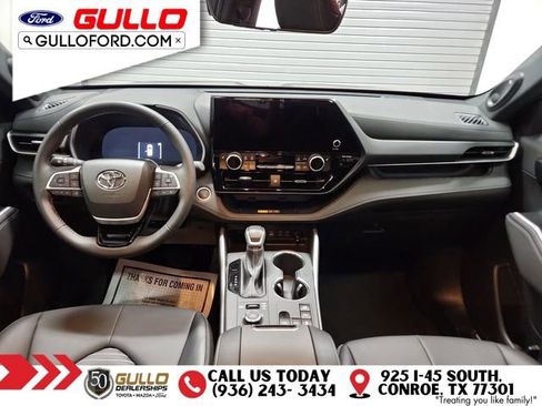 Used 2025 Toyota Highlander XSE image 12