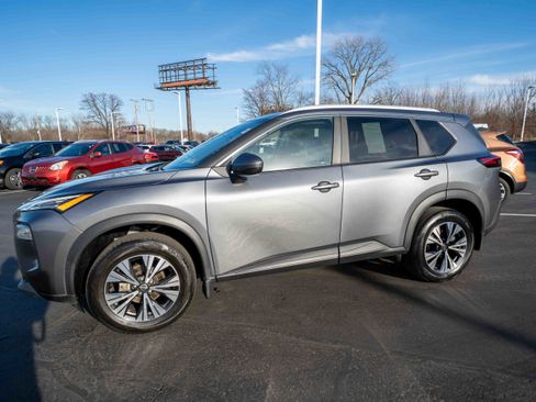 Used 2023 Nissan Rogue SV w/ SV Premium Package image 3