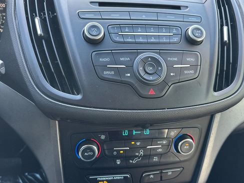 Used 2017 Ford Escape SE image 23