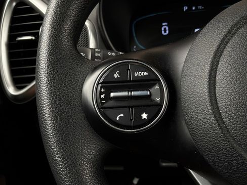 Used 2025 Kia Soul LX w/ LX Technology Package FWD image 31