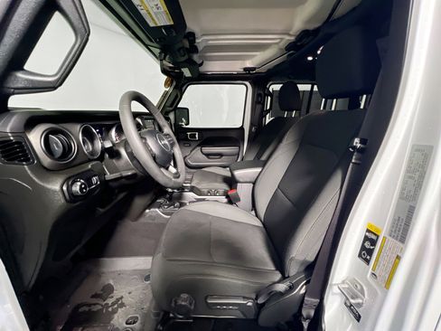 Used 2023 Jeep Gladiator Willys image 14