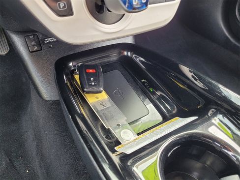 Used 2018 Toyota Prius Four Touring w/ Appearance Package image 17