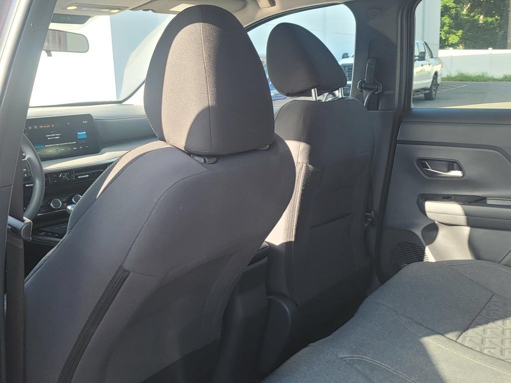 Used 2025 Nissan Kicks SV AWD/4WD image 15