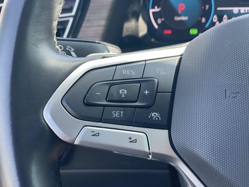 Certified 2025 Volkswagen Atlas SEL Premium R-Line AWD/4WD image 9